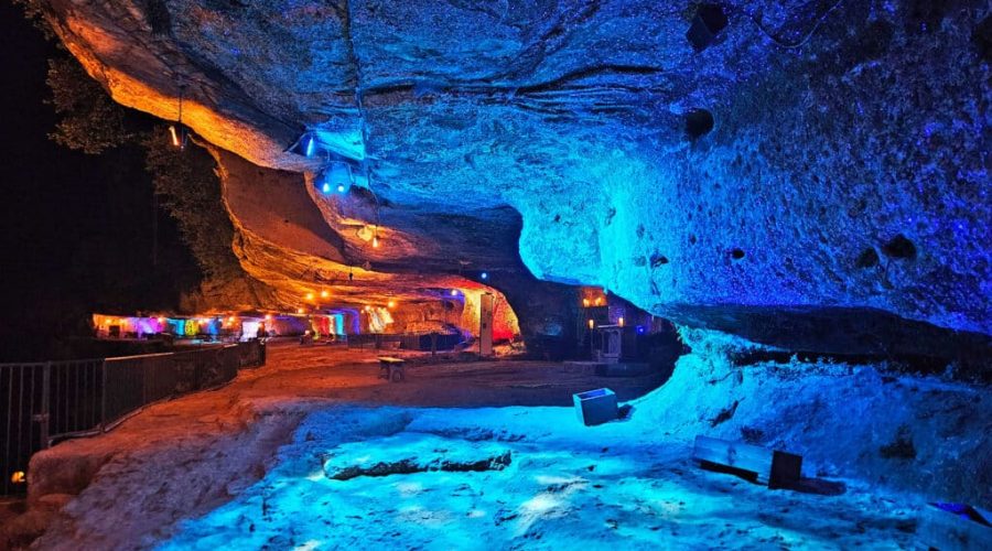 Grotte illuminée